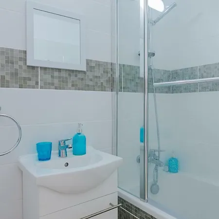 Апартаменты New 1 Bedroom Near Beach *