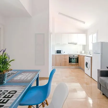 New 1 Bedroom Near Beach *
