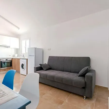 Apartment New 1 Bedroom Near Beach *